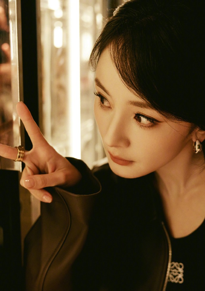007Y7ePDgy1hyp1buk7t1j31jk26nnp6.jpg