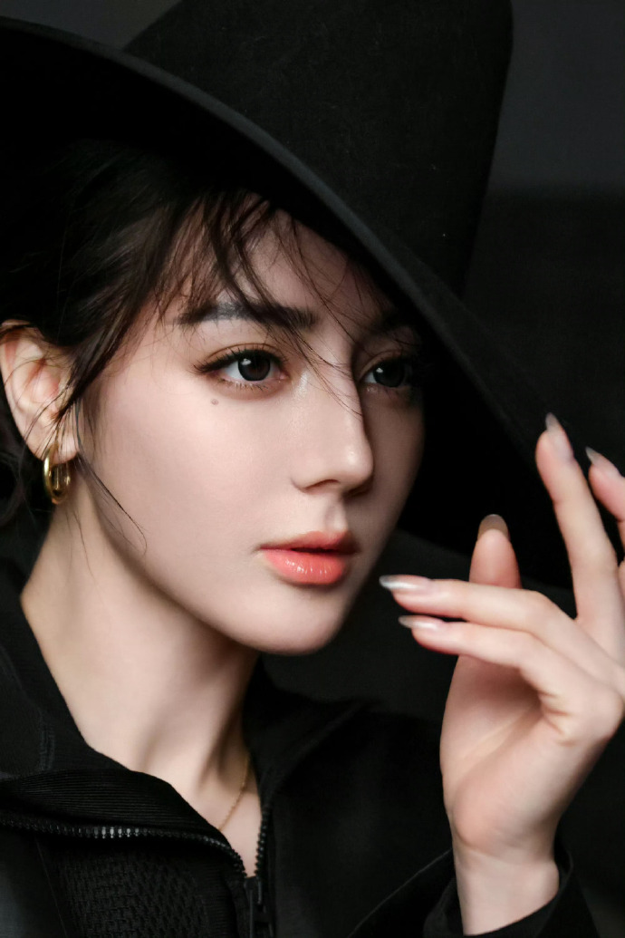 007Y7ePDgy1hz519evwi2j31jk2bcqml.jpg