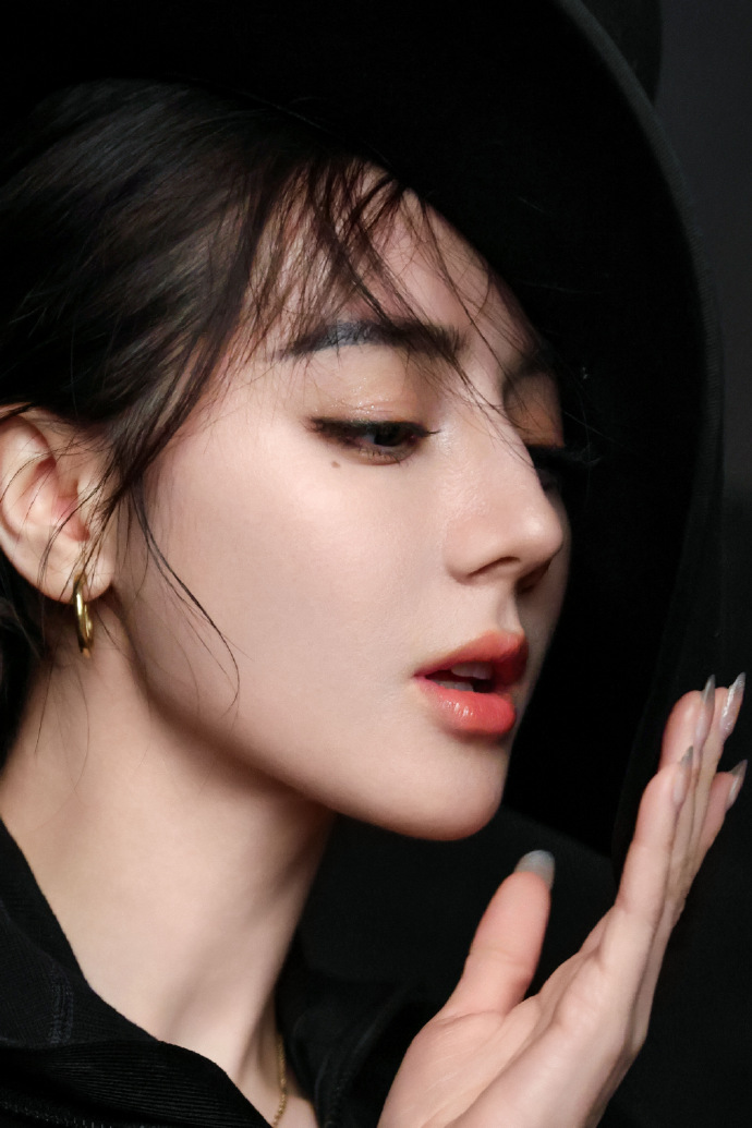 007Y7ePDgy1hz519kua9fj31jk2bc7wh.jpg