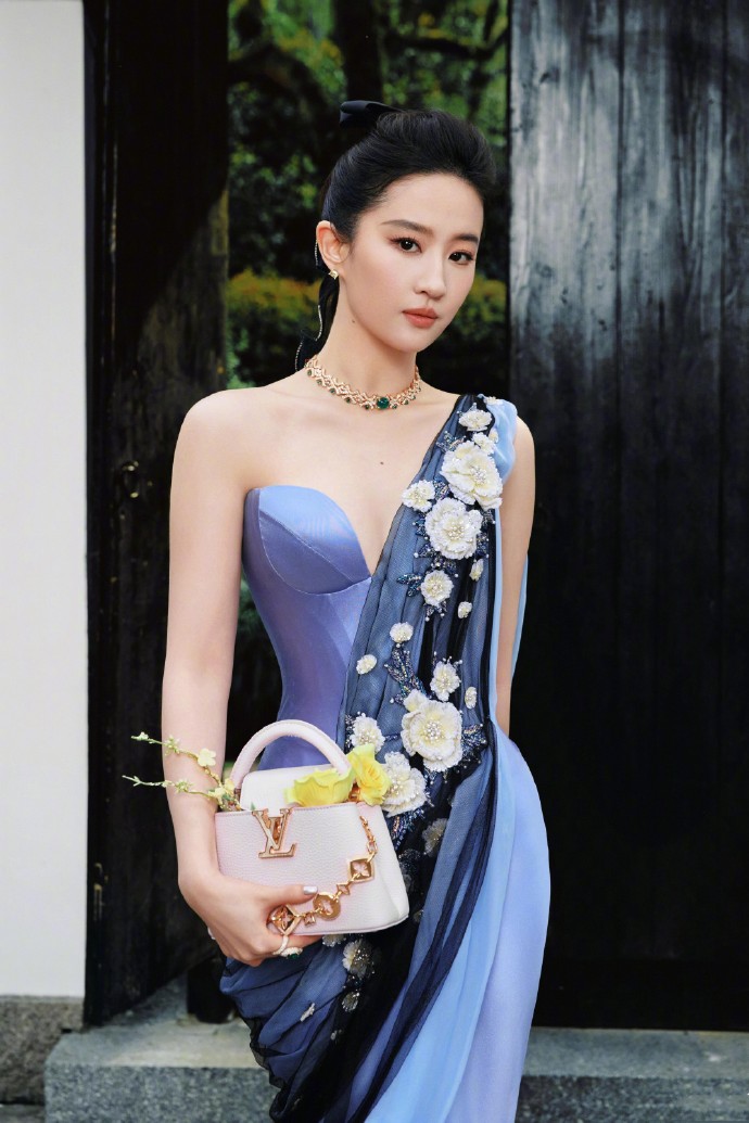 007Y7ePDgy1i00c4v93j0j31jk2bcqtg.jpg