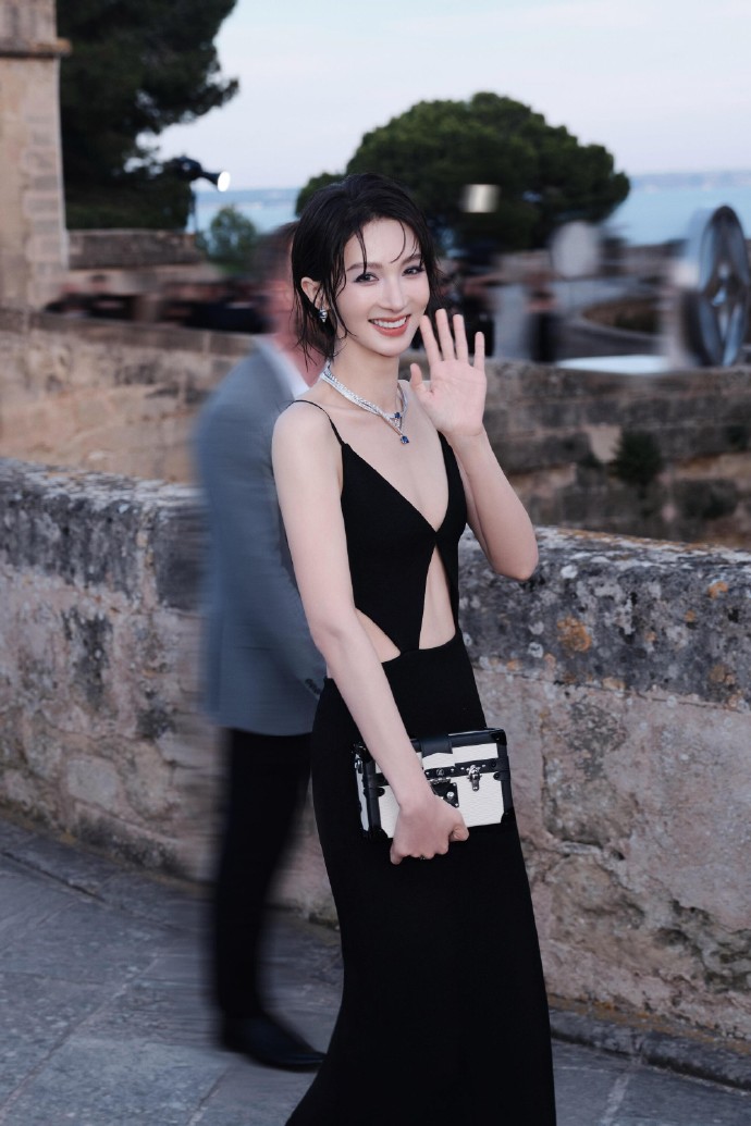 007Y7ePDgy1i1u868o38oj31jk2bcgyh.jpg