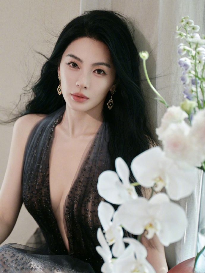 007Y7ePDgy1i351lkzeq0j31jk223qv5.jpg