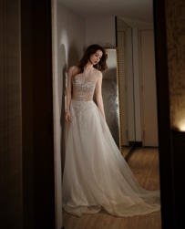 【明星美图】Angelababy身穿Maison Sara Chraibi 2025春夏高级定制系列白色透纱刺绣长